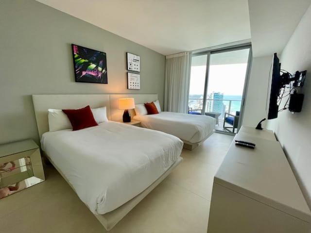 Stay At The Top With Amazing Views By Rent4Us Hollywood Bagian luar foto