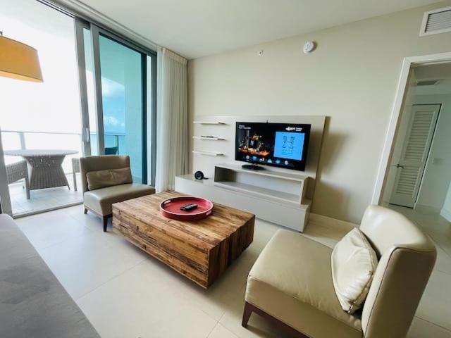 Stay At The Top With Amazing Views By Rent4Us Hollywood Bagian luar foto