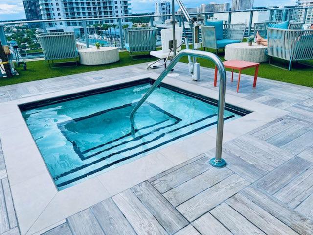 Stay At The Top With Amazing Views By Rent4Us Hollywood Bagian luar foto